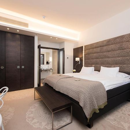 Lydia Hotel Tartu Bagian luar foto