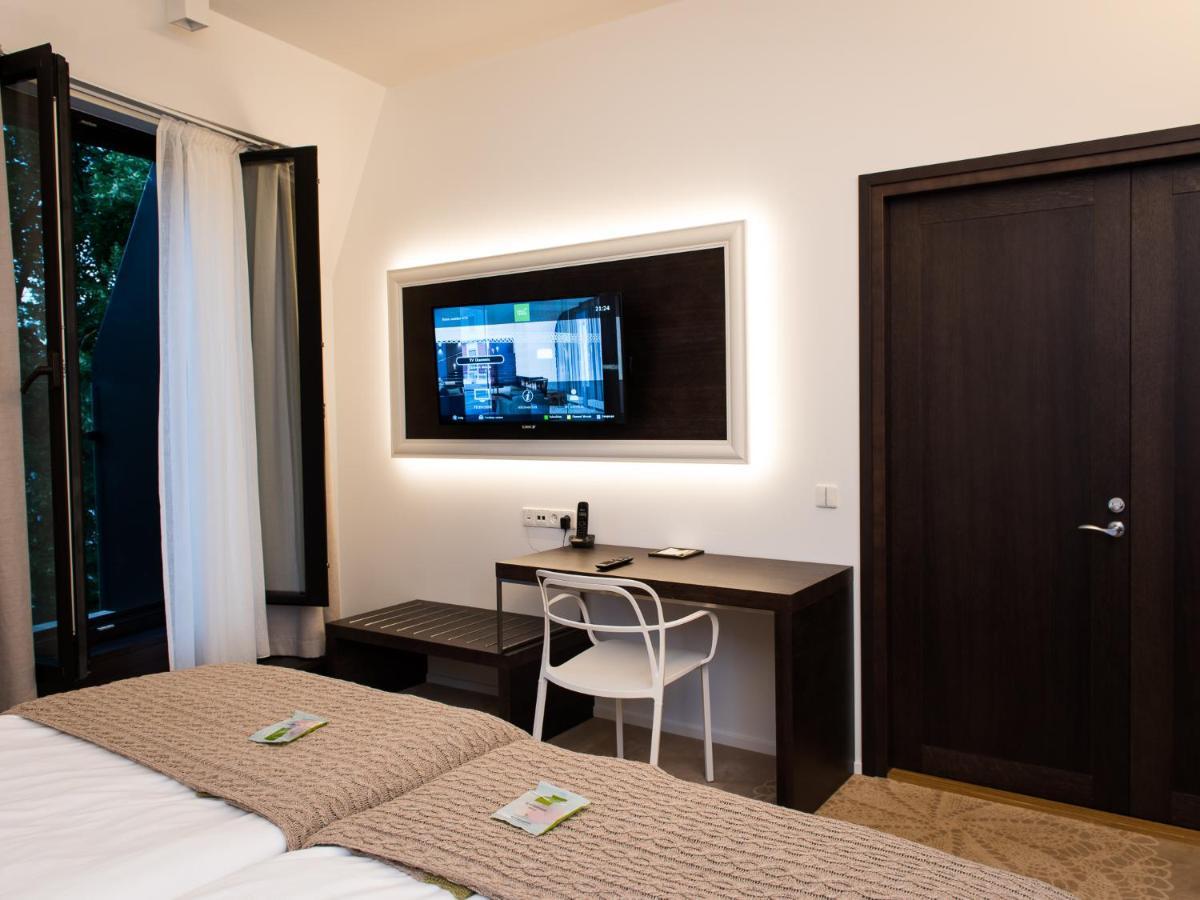 Lydia Hotel Tartu Bagian luar foto