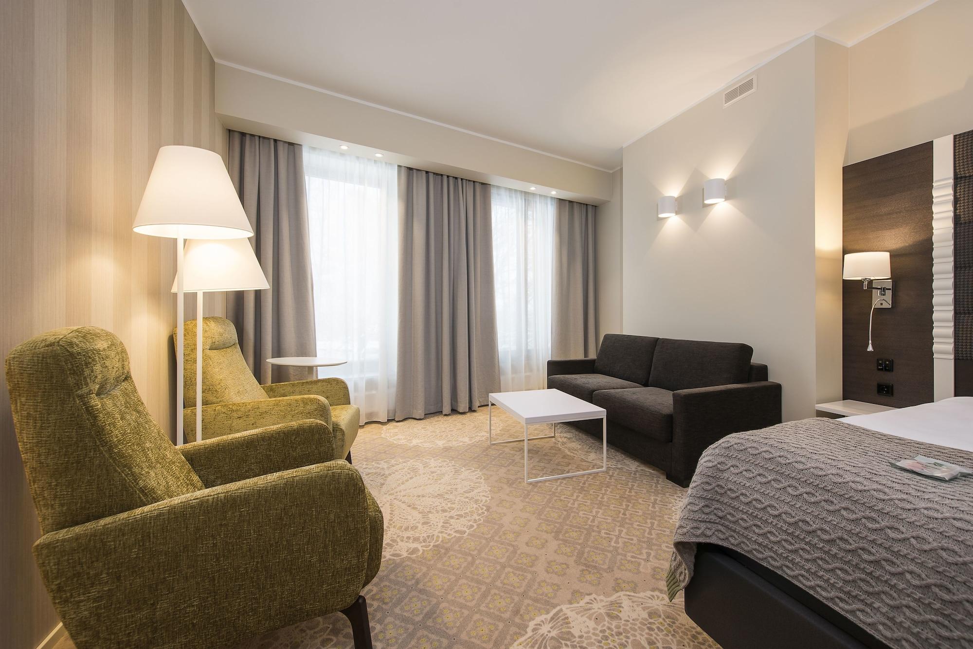 Lydia Hotel Tartu Bagian luar foto
