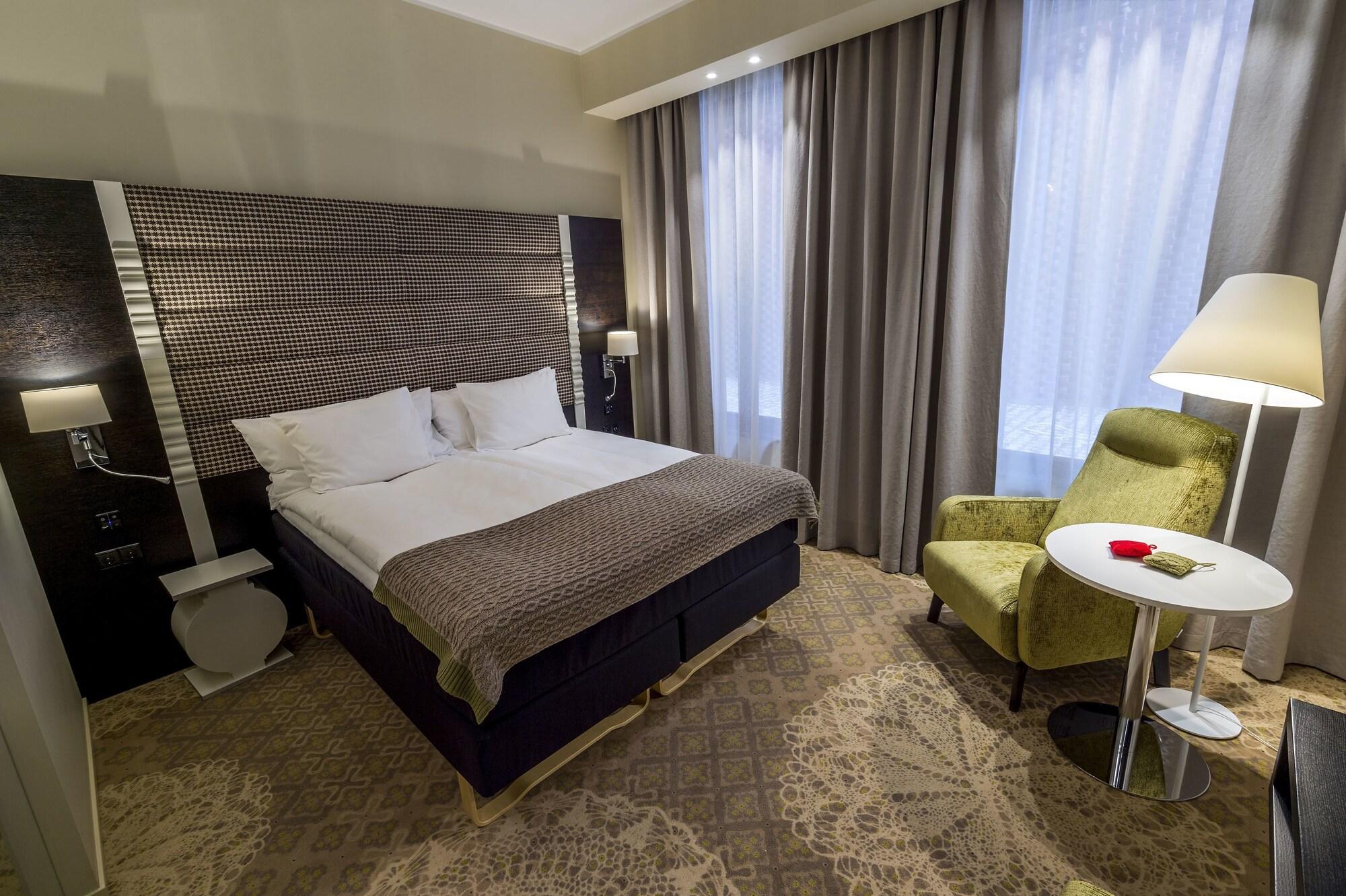 Lydia Hotel Tartu Bagian luar foto