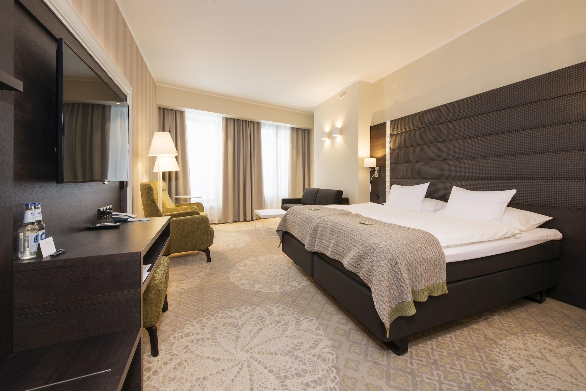 Lydia Hotel Tartu Bagian luar foto