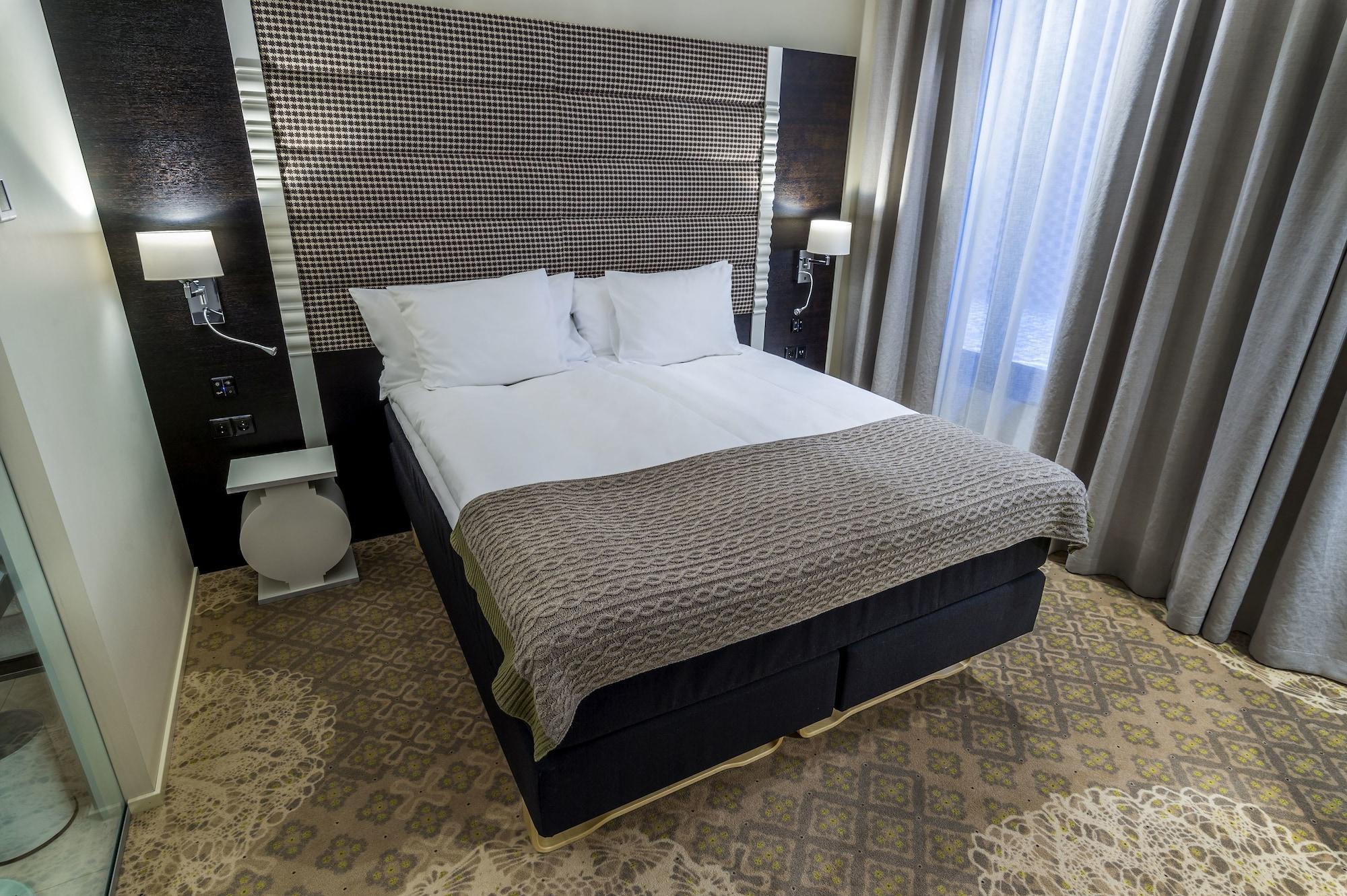 Lydia Hotel Tartu Bagian luar foto