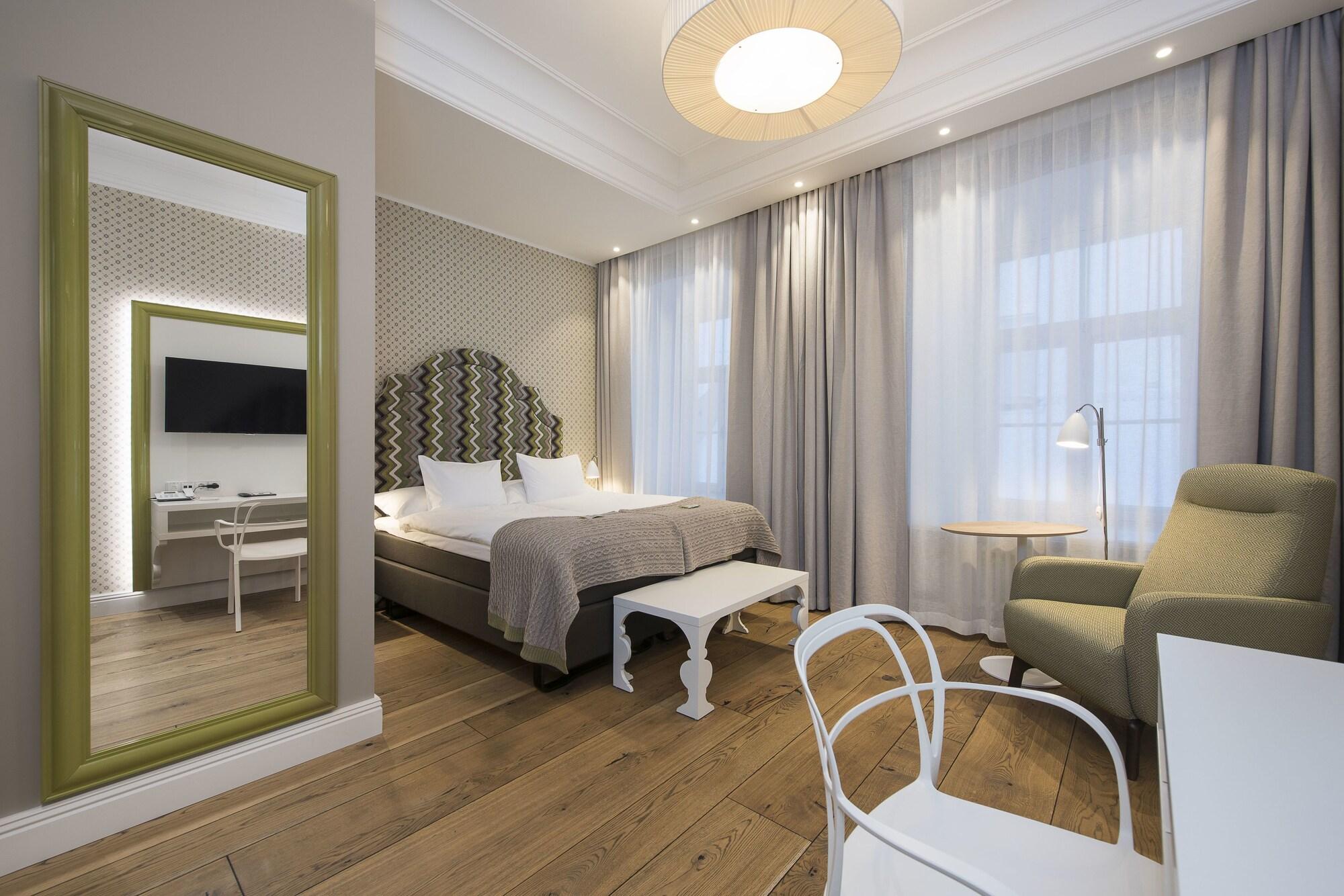 Lydia Hotel Tartu Bagian luar foto