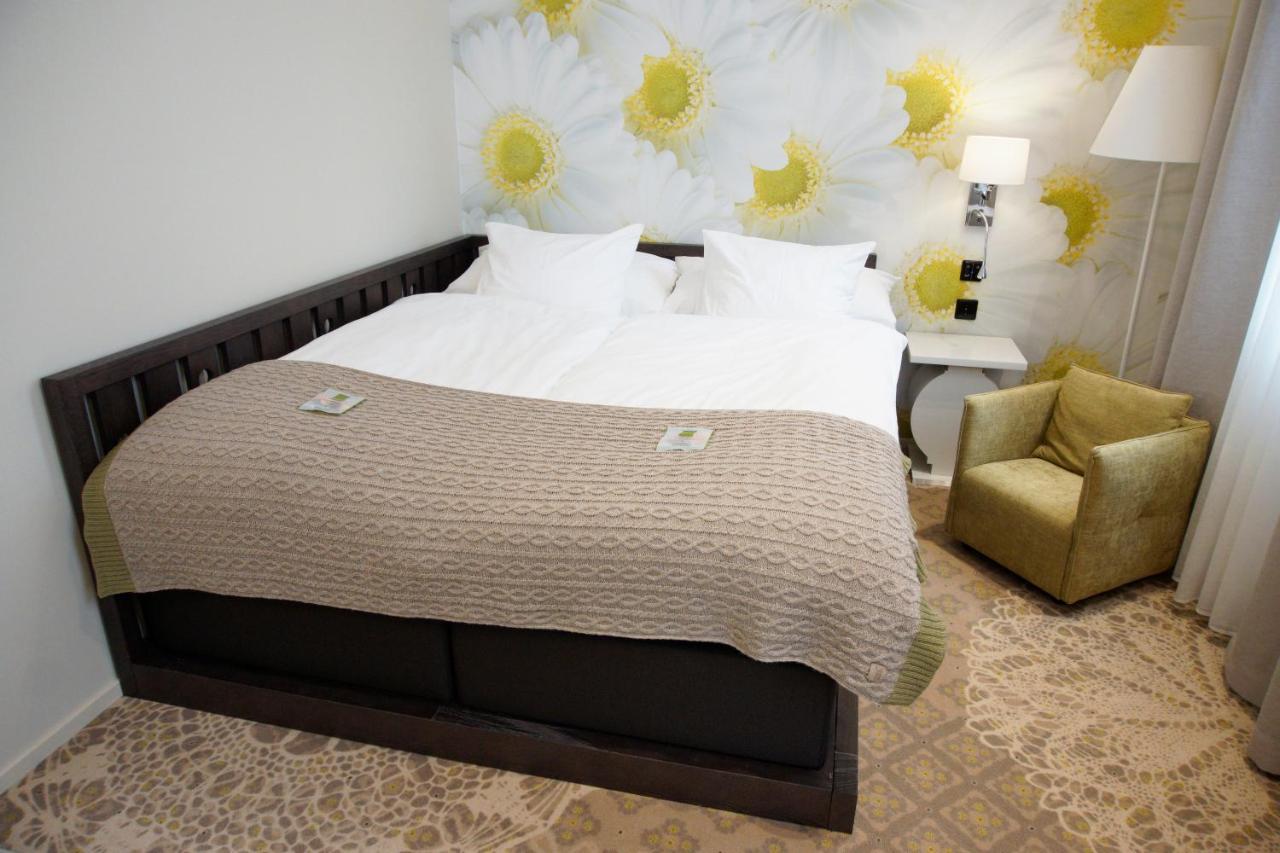 Lydia Hotel Tartu Bagian luar foto