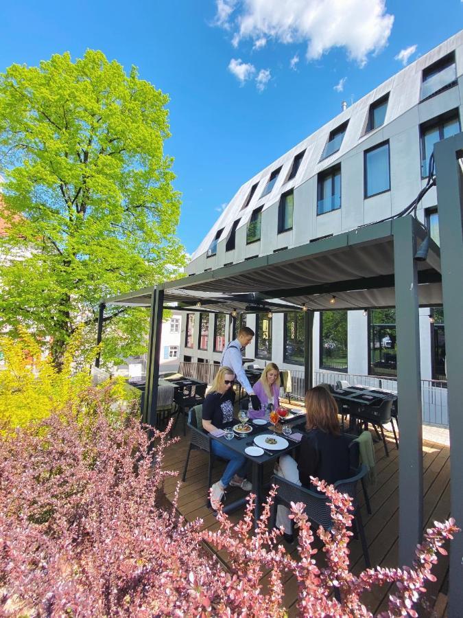 Lydia Hotel Tartu Bagian luar foto