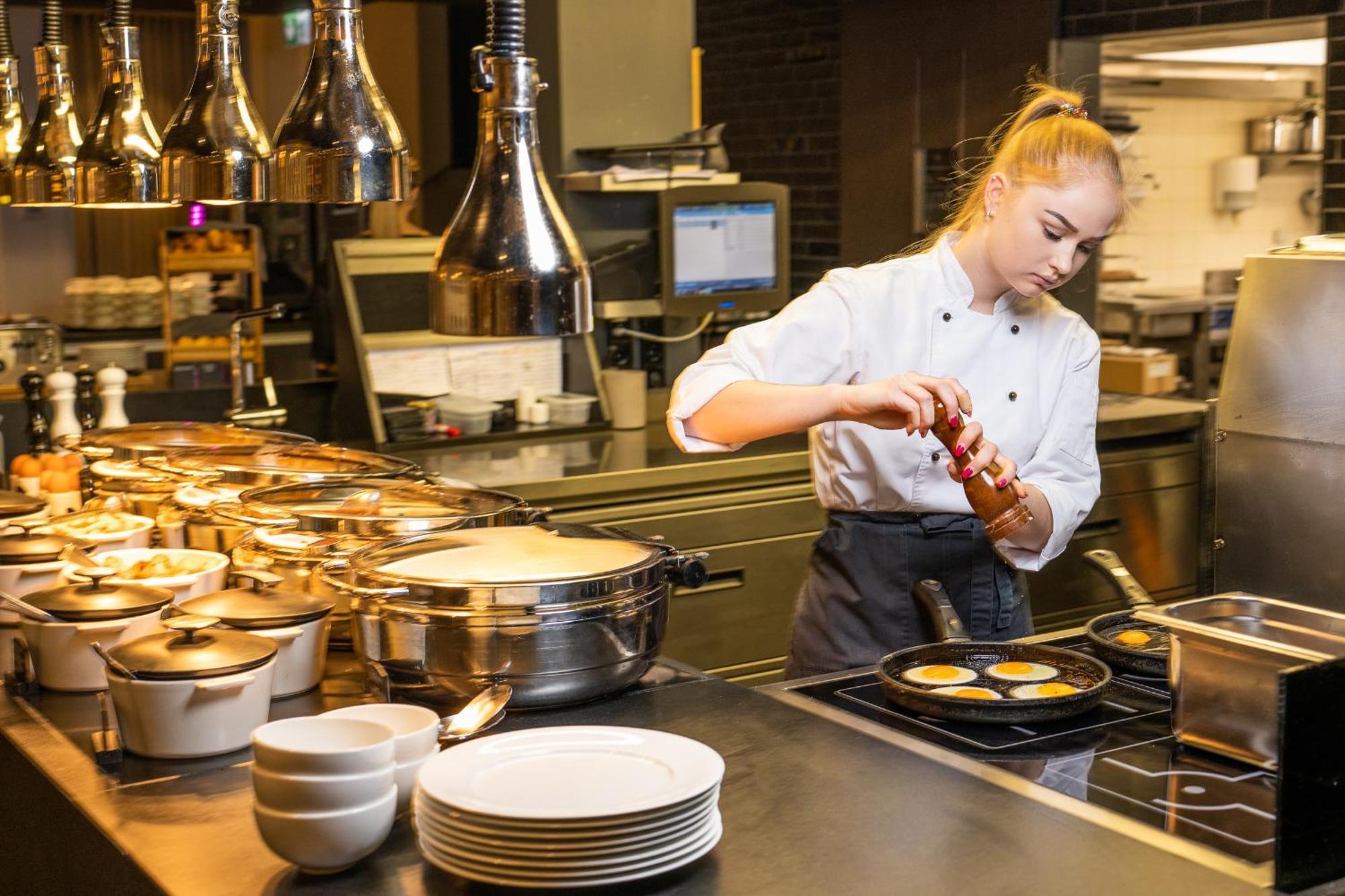 Lydia Hotel Tartu Bagian luar foto