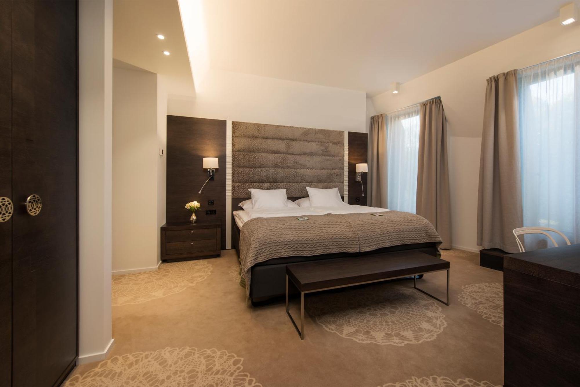 Lydia Hotel Tartu Bagian luar foto