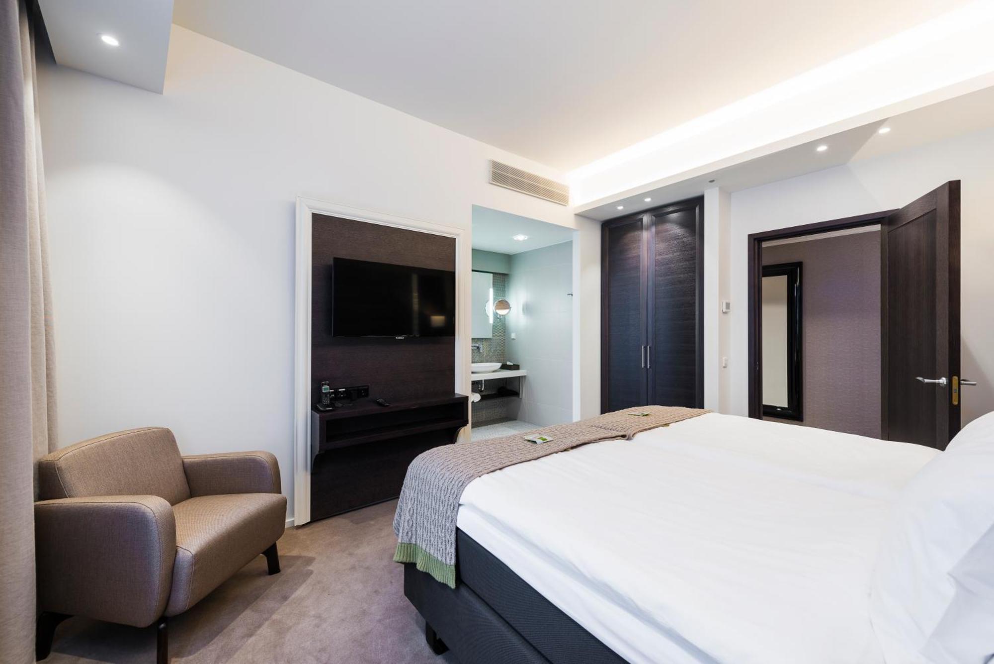 Lydia Hotel Tartu Bagian luar foto