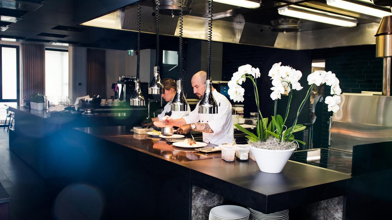 Lydia Hotel Tartu Bagian luar foto