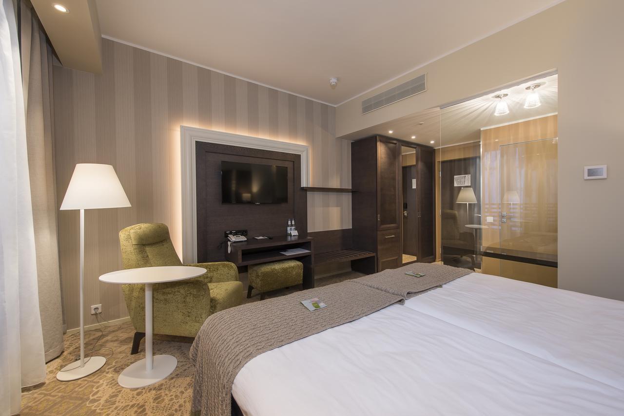 Lydia Hotel Tartu Bagian luar foto