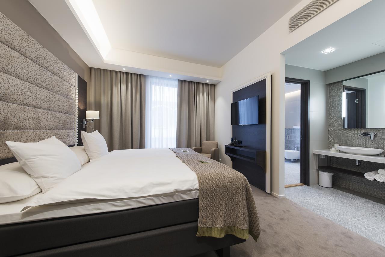 Lydia Hotel Tartu Bagian luar foto