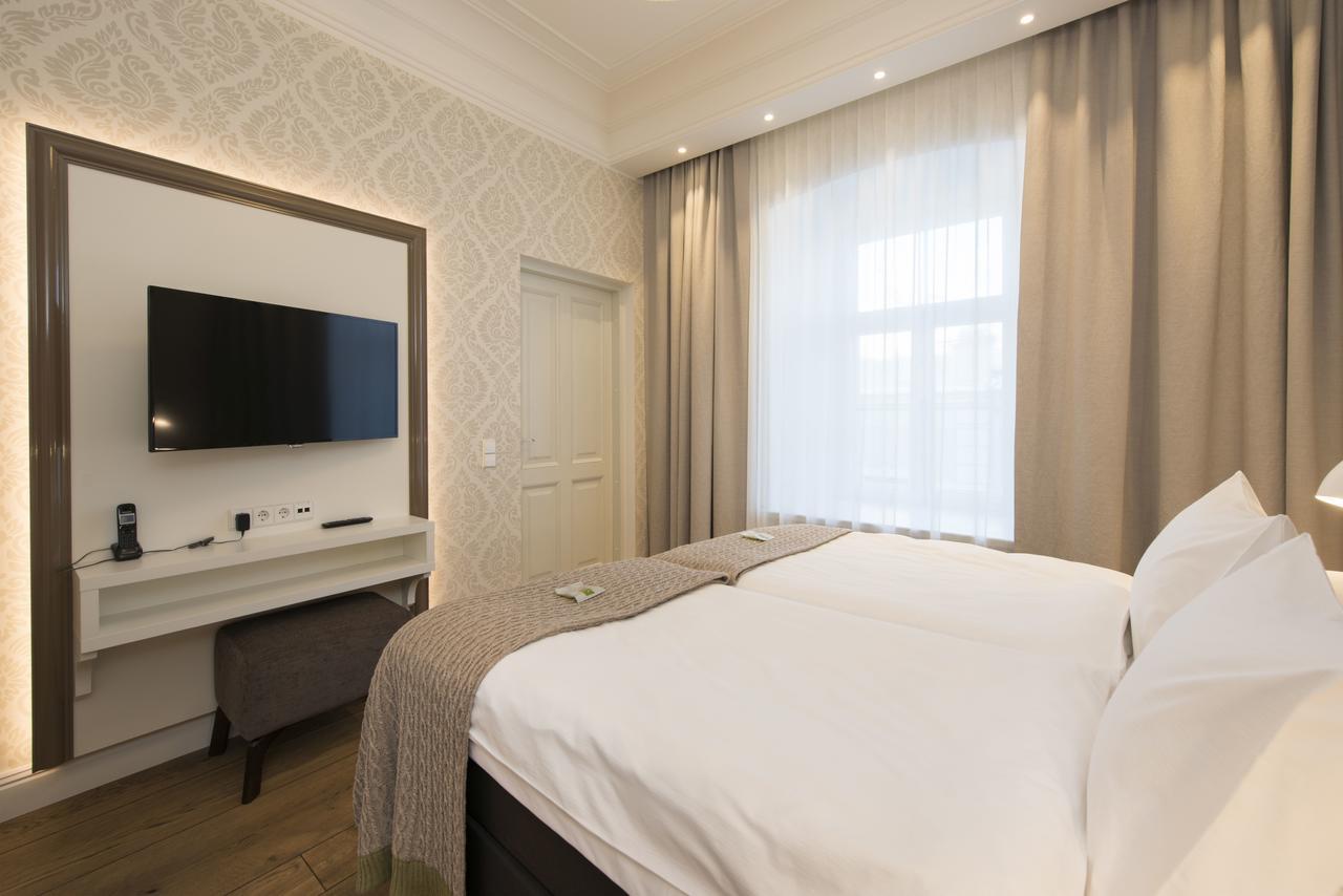 Lydia Hotel Tartu Bagian luar foto