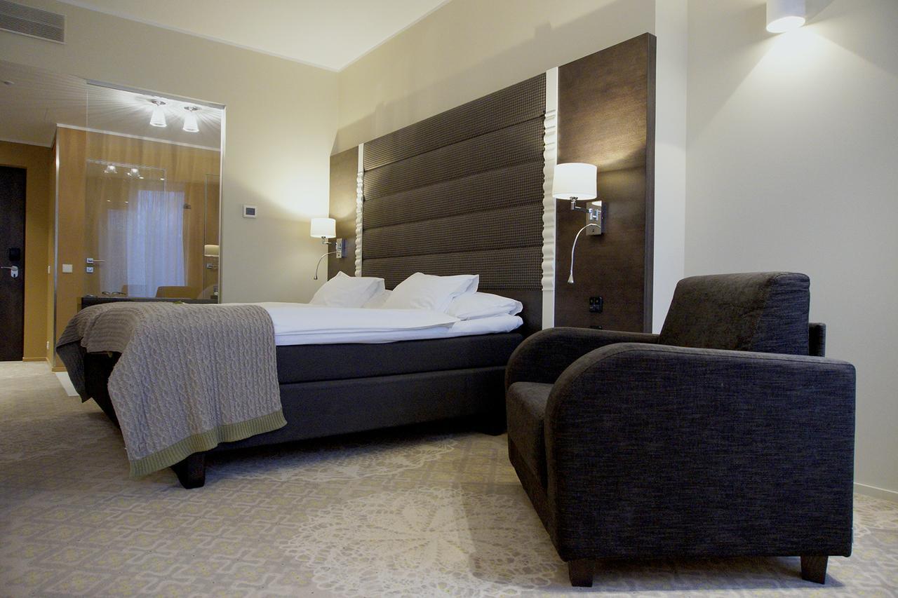 Lydia Hotel Tartu Bagian luar foto