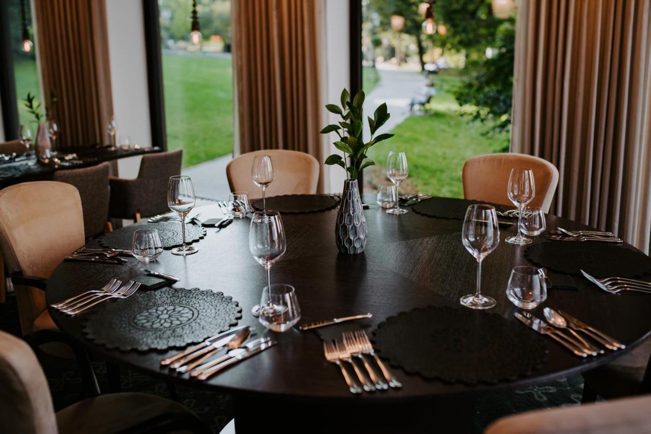 Lydia Hotel Tartu Bagian luar foto